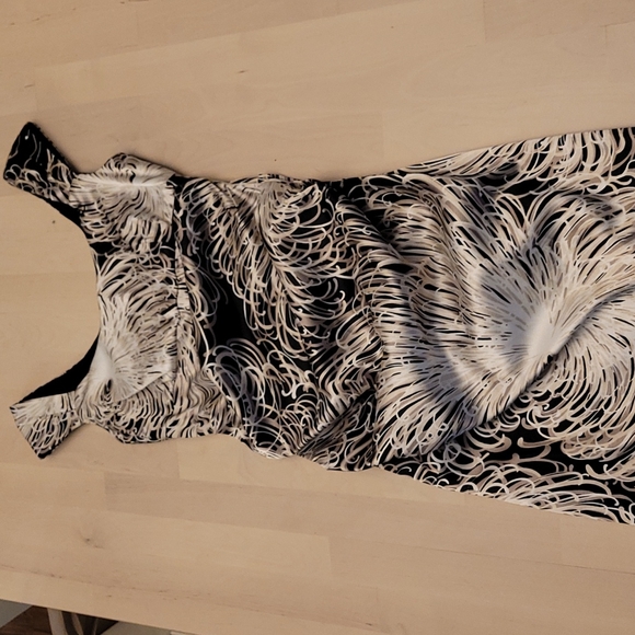 London Times Dresses & Skirts - Y2K Vibe London Times Ruched Swirl Print Bodycon Dress